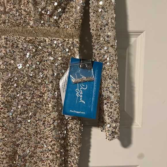 NWT MacDuggal sequin jumpsuit! Size 6 - Picture 7 of 9